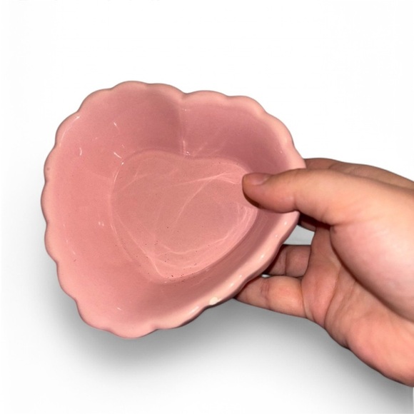 Pink Heart Shaped Scalloped Pedestal Ceramic Bowl - Picture 4 of 16